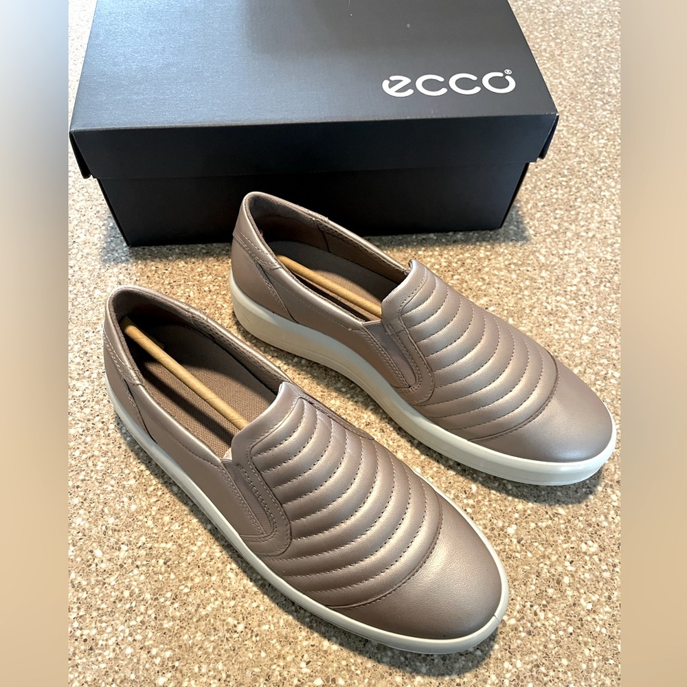 ECCO Women's Soft 9 II High Top Sneaker Metallic Grey Rose 9-9.5